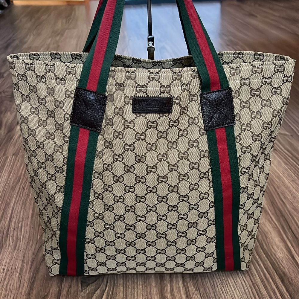 A307- 💯% authentic Gucci tote bag - Picture 3 of 16